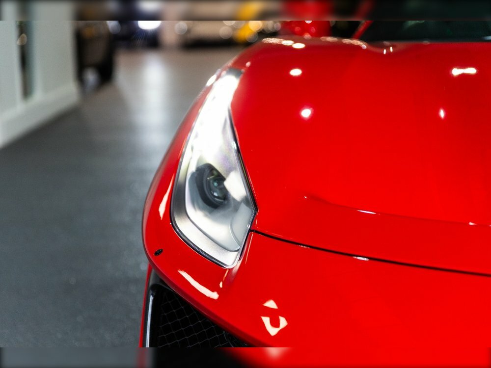 Compare Ferrari 488 Vs 2-Door LR19KCY Red