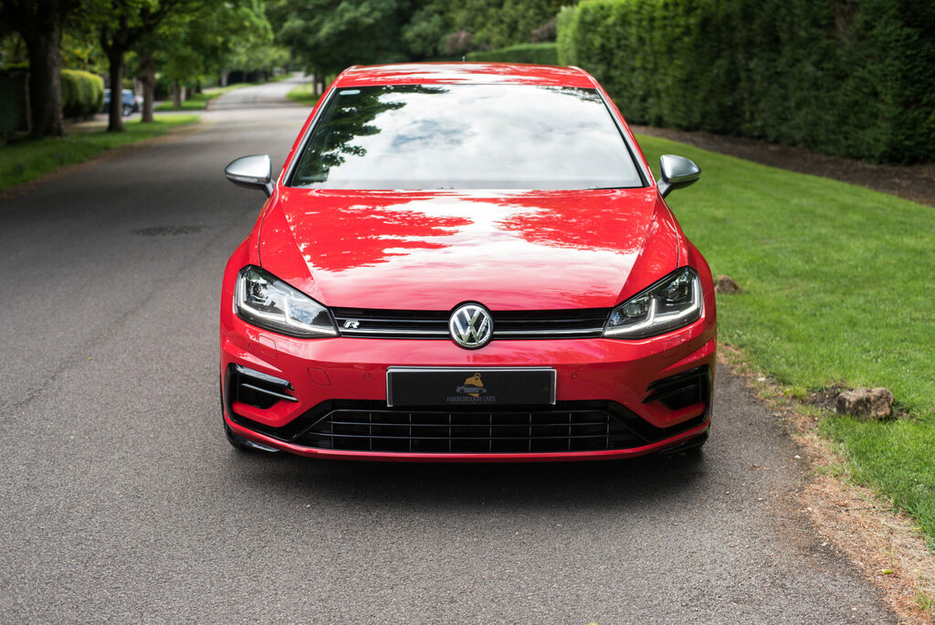 Compare Volkswagen Golf Volkswagen Golf 2.0 Tsi R Dsg 4Motion WV19OYZ Red