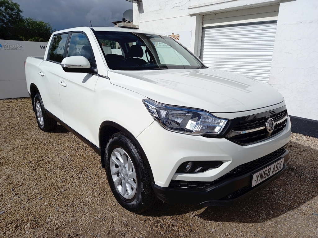 SsangYong Musso D Ex White #1