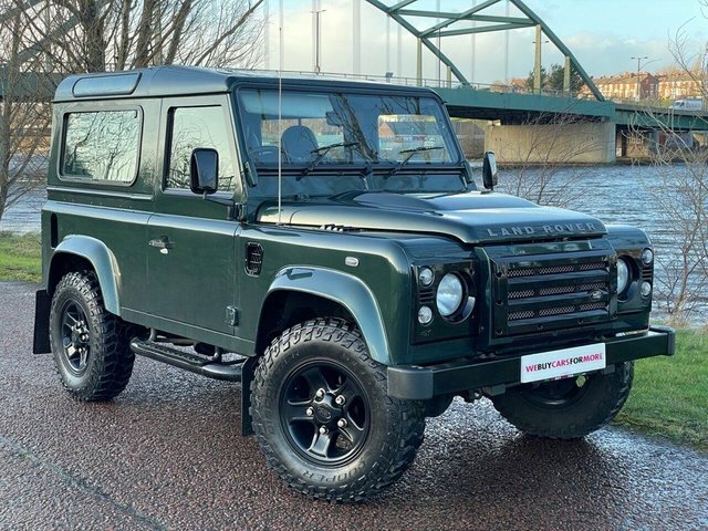 Compare Land Rover Defender 90 2.4 90 Xs Station Wagon 122 Bhp NG09HPE Green
