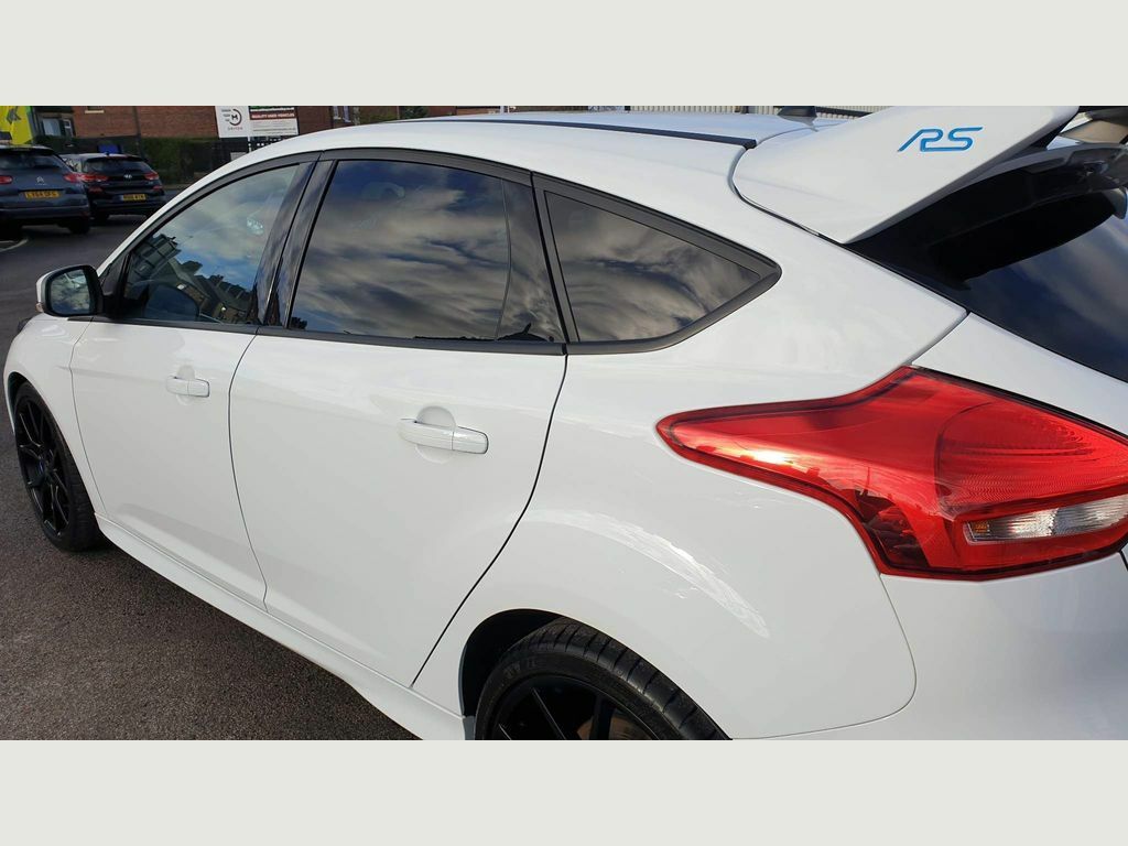 Compare Ford Focus 2.3T Ecoboost Rs Awd Euro 6 Ss LS66FMC White