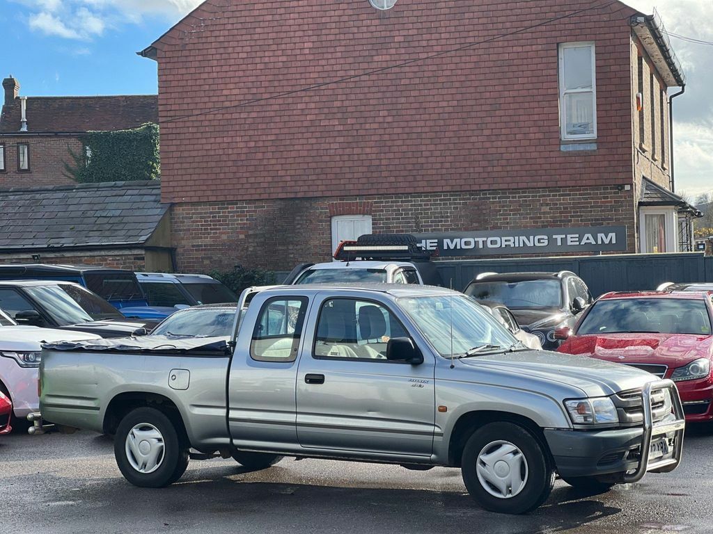 Toyota HILUX 2.5 240 Fx Silver #1
