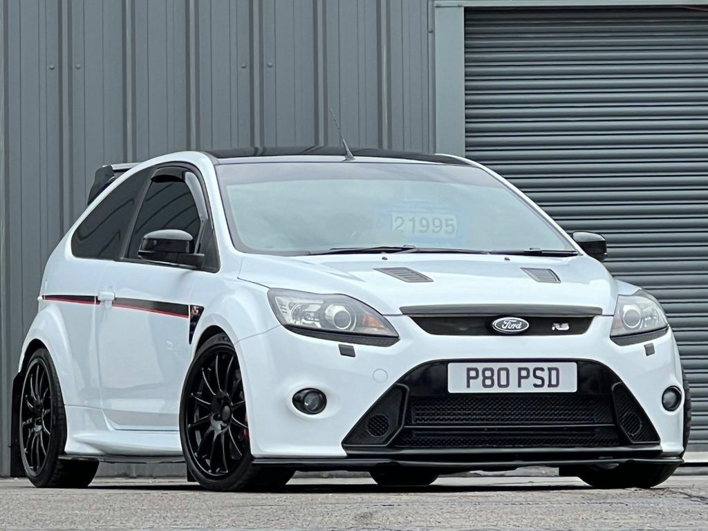 Compare Ford Focus 2.5 Rs  White