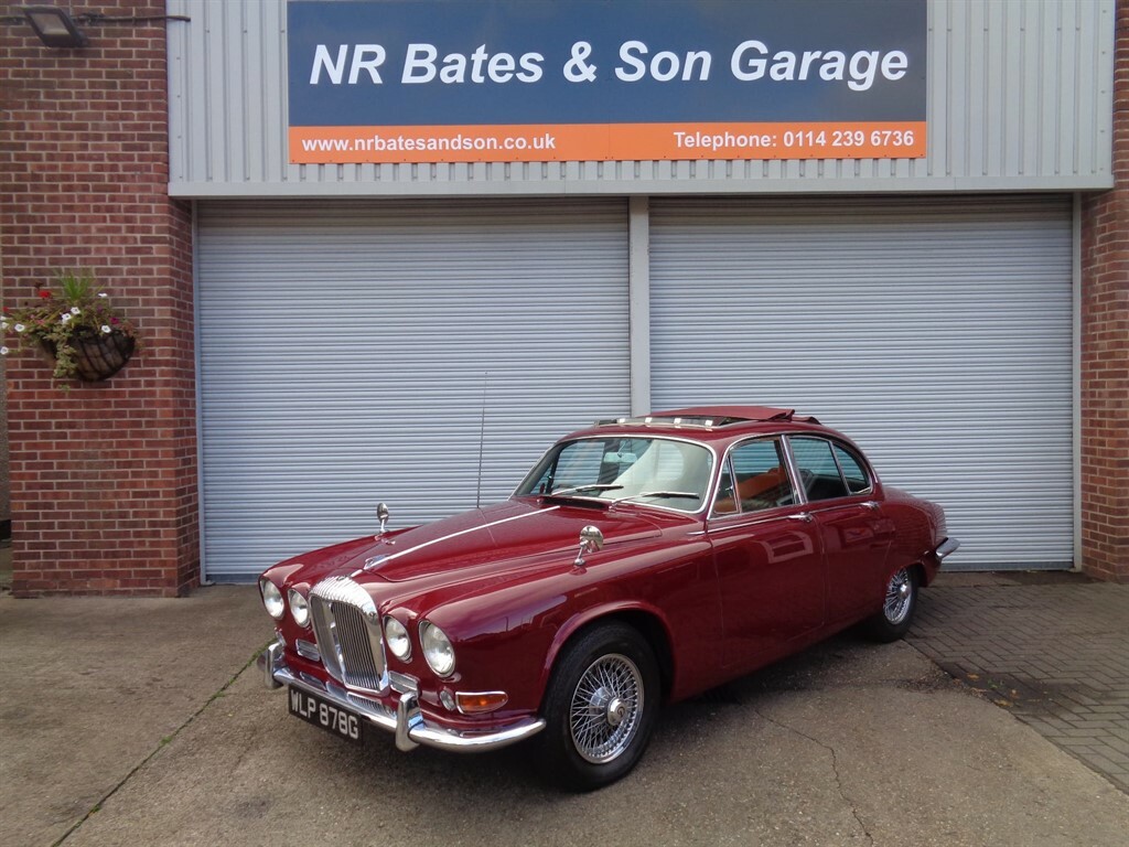 Compare Daimler Sovereign Used WLP878G Red