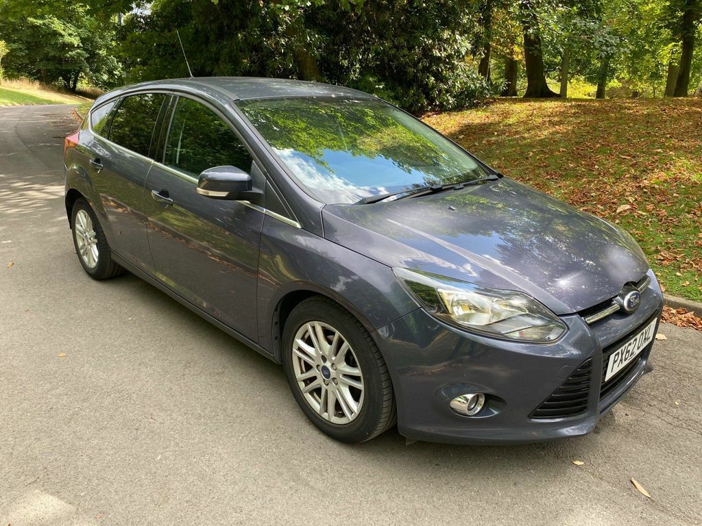 Compare Ford Focus 1.0T Ecoboost Titanium Euro 5 Ss PX62OXL Grey