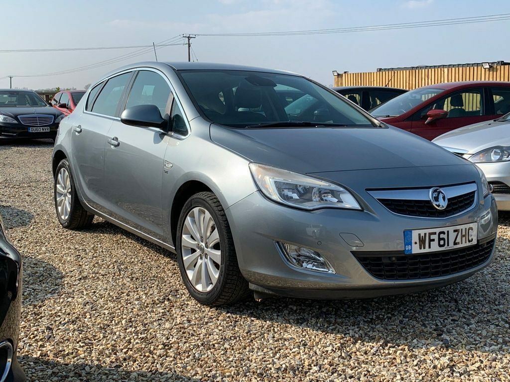 Compare Vauxhall Astra Astra Se WF61ZHC Silver