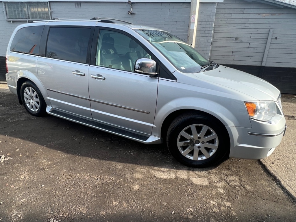 Compare Chrysler Voyager Mpv BU08OOF Silver