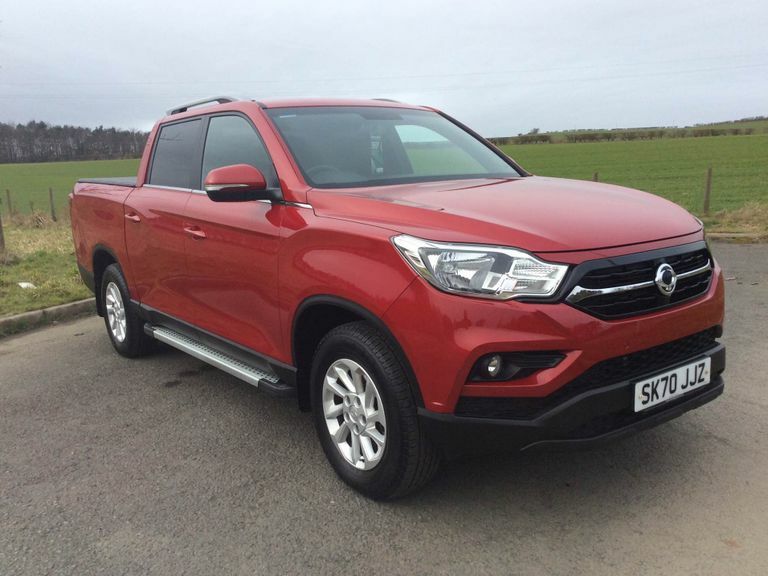 Compare SsangYong Musso Lwb Doulble Cab P-up 2.2 Rhino Au SK70JJZ Red