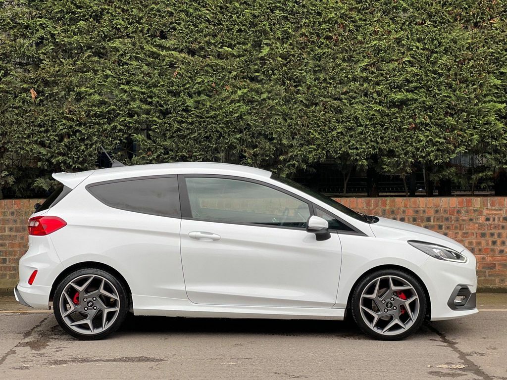 Compare Ford Fiesta 1.5T Ecoboost St-3 Euro 6 Ss  White
