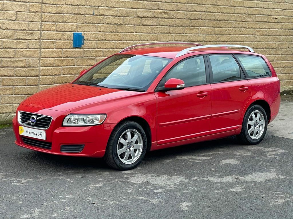 Compare Volvo V50 2.0 Es Euro 5  Red