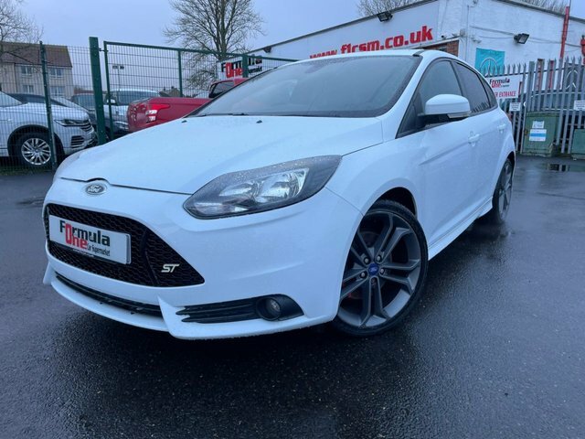 Compare Ford Focus 2.0 St-2 247 Bhp YS13FPY White