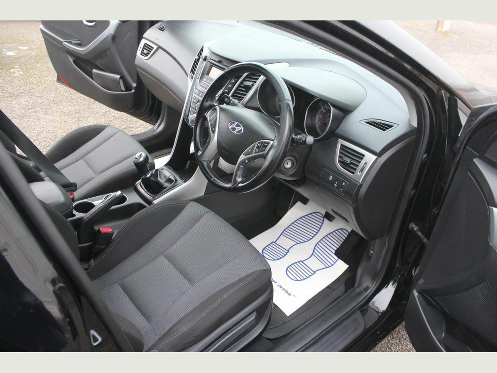 Compare Hyundai I30 I30 Se Blue Drive Crdi EJ15CYP Black