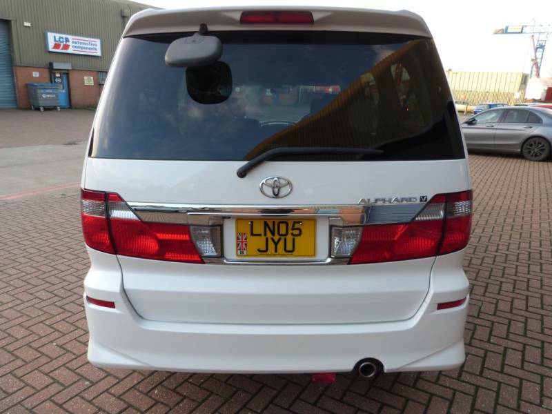 Alphard: Apakah Layak Dibeli dengan Harga Selangitnya? Sebuah Tinjauan Mendalam