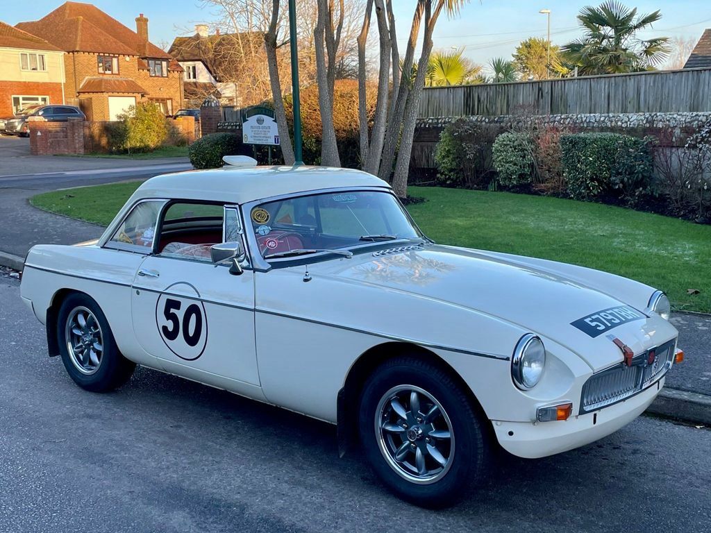 Compare MG MGB 1.8 Roadster Beautifully Restored Goodwood Lavant GMK383A White