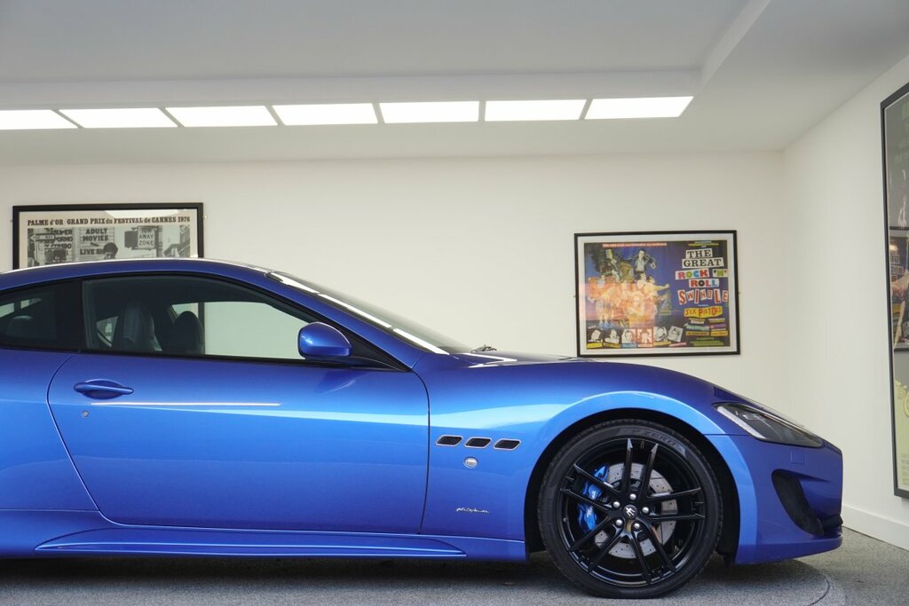 Compare Maserati GranTurismo Granturismo Sport GT16MAS Blue