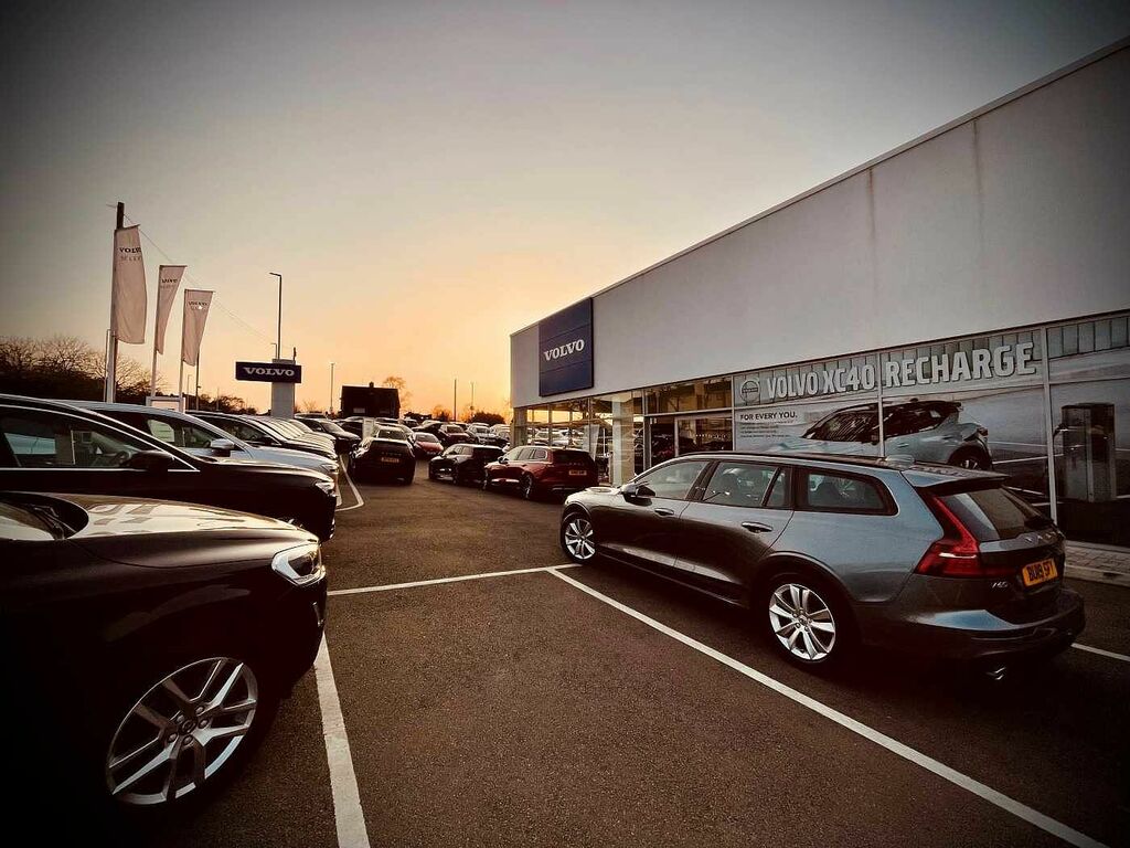 Used 2023 Volvo XC40 BP72TCX B3 (161BHP) Plus Dark Petrol Mild Hybrid (Rear P on Finance in Used 2023 Volvo XC40 BP72TCX B3 (161BHP) Plus Dark Petrol Mild Hybrid (Rear P on Finance in