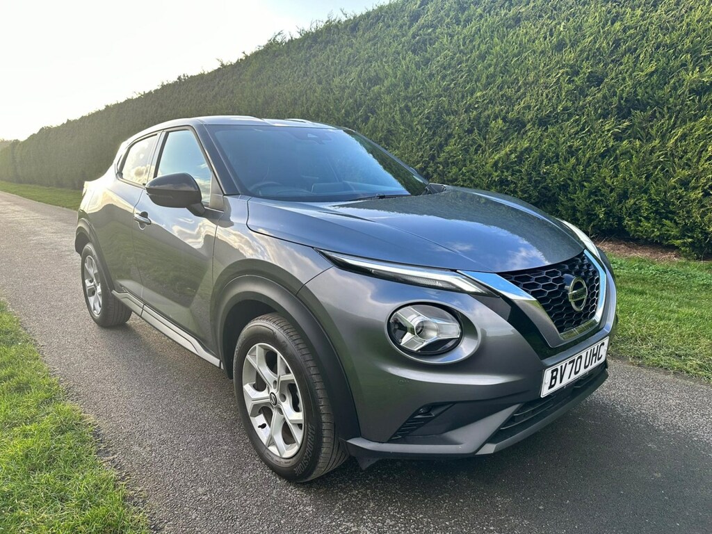 Compare Nissan Juke Juke N-connecta Dig-t S-a BV70UHC Grey