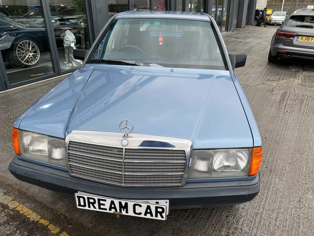 Compare Mercedes-Benz 190 Saloon 2.0 E 1987E E202EPA Blue