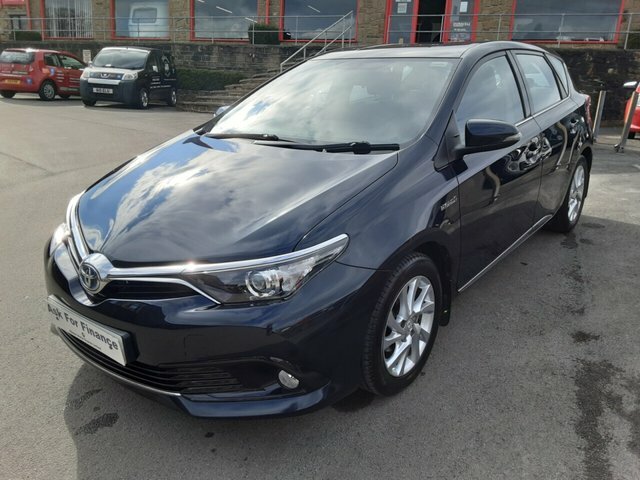 Compare Toyota Auris 1.8 Vvt-i Business Edition 99 Bhp YH66DNV Grey