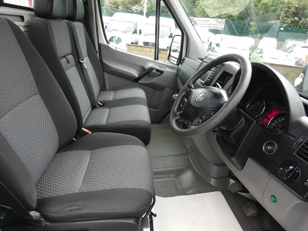 Compare Volkswagen Crafter Crafter Cr35 Tdi YD64CNV White