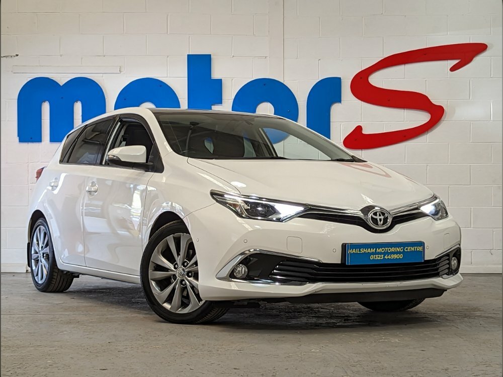 Compare Toyota Auris 1.2T Excel 5Drone Owner From Newpan Roof GU65FFN White