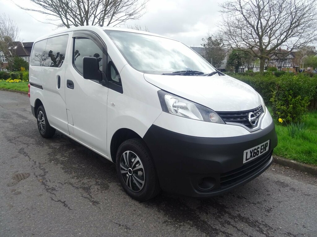 Compare Nissan NV200 Estate 5 Seater 2016 LX66EHP White