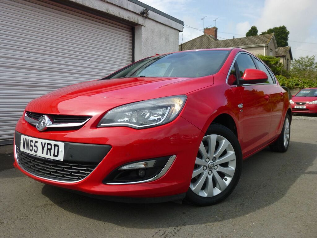 Compare Vauxhall Astra 1.6I 16V WN65YRD Red