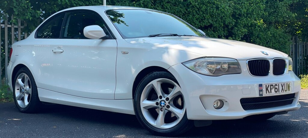 Compare BMW 1 Series 118D Sport KP61XUW White