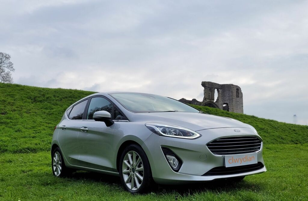 Compare Ford Fiesta Hatchback 1.0 T Ecoboost Titanium 202070 CA70CYY Silver