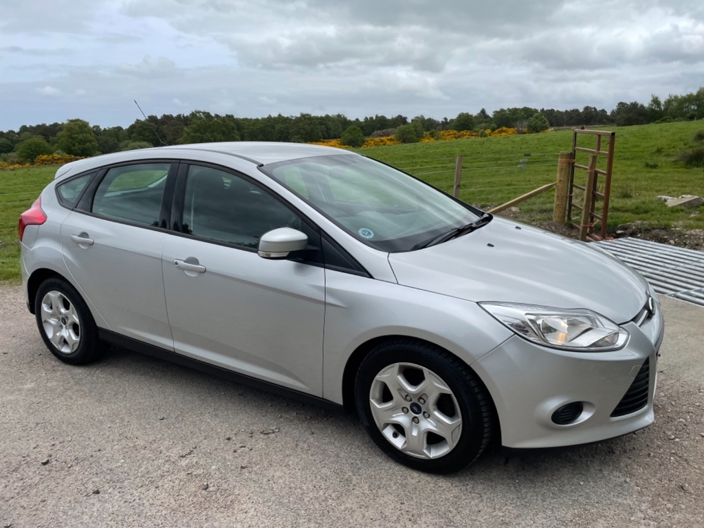 Compare Ford Focus 1.6 Tdci YK12ZKB Silver