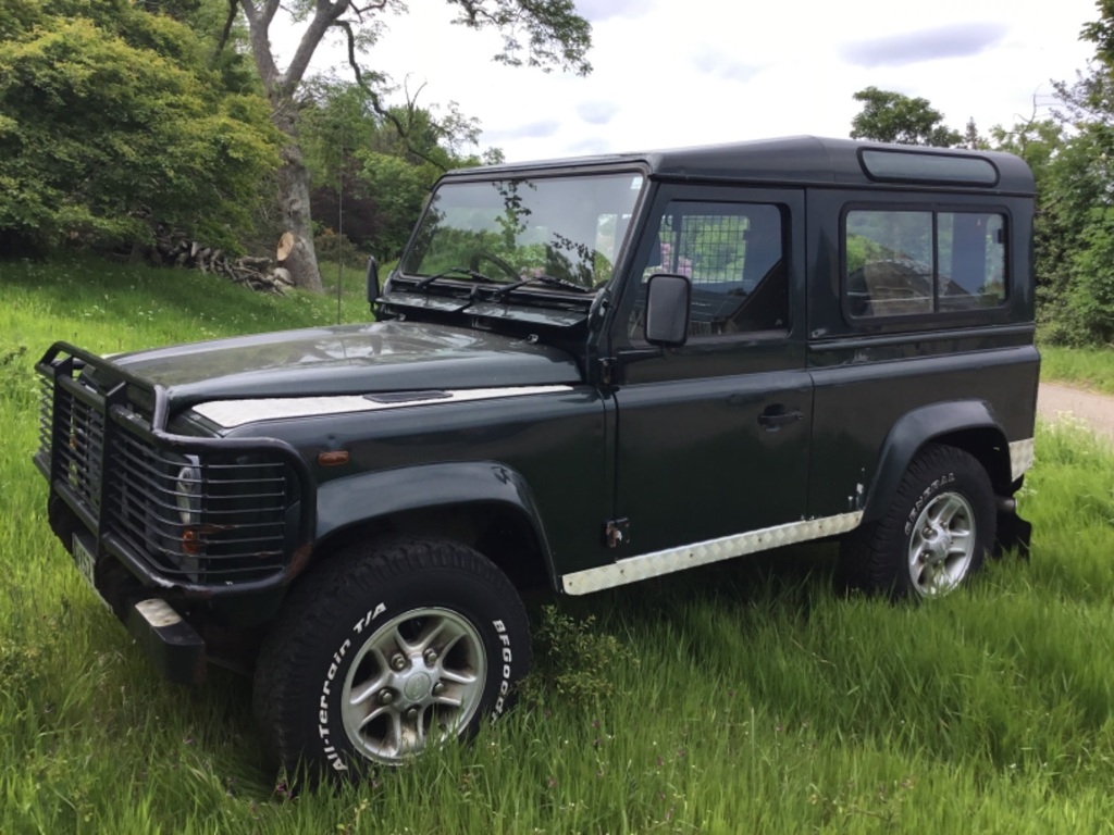 Compare Land Rover Defender 90 Defender 90 County Td5 OY52FNG Green