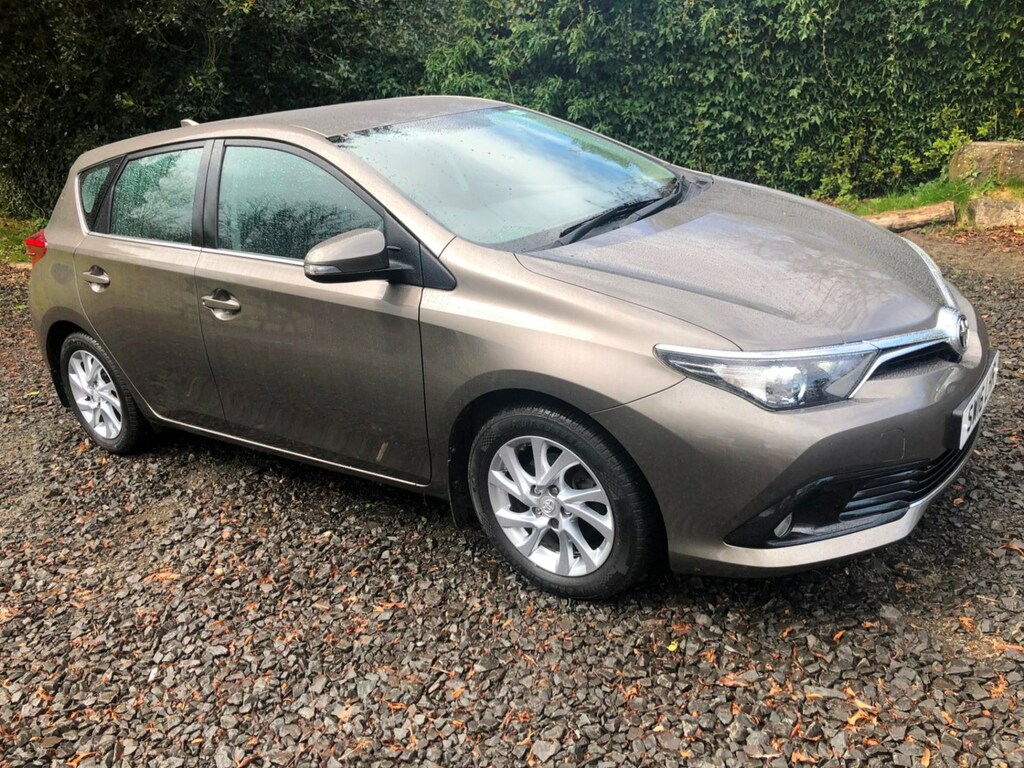 Compare Toyota Auris 1.2T Icon SW16LHR Brown