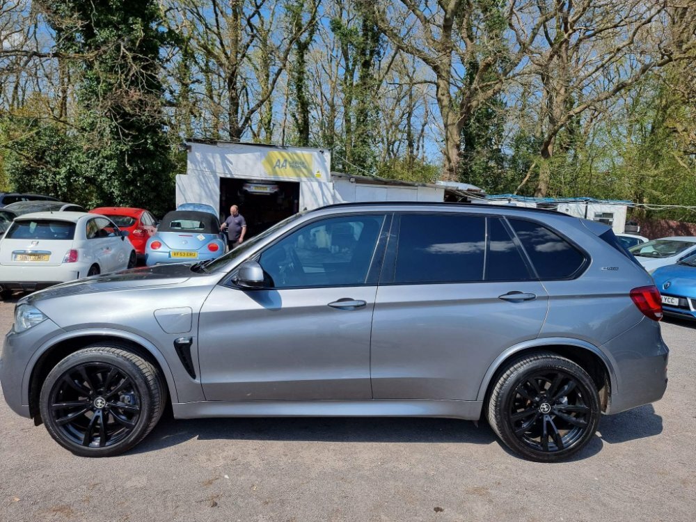 Compare BMW X5 M Sport EK66ULU Grey