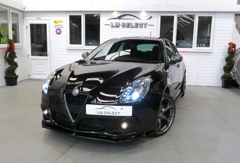 Compare Alfa Romeo Giulietta Giulietta Qv Line Multiair Tb FD65CDZ Black