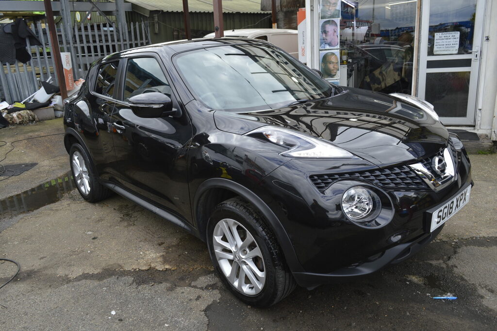 Compare Nissan Juke 1.6 N-connecta Xtronic 2018 One SG18XPX Black