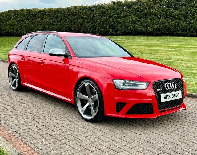 Compare Audi A4 4.2 Rs4 Avant Fsi WFZ6932 Red