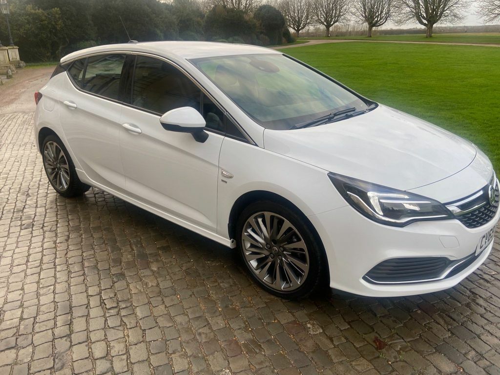 Compare Vauxhall Astra Hatchback CV69CYP White