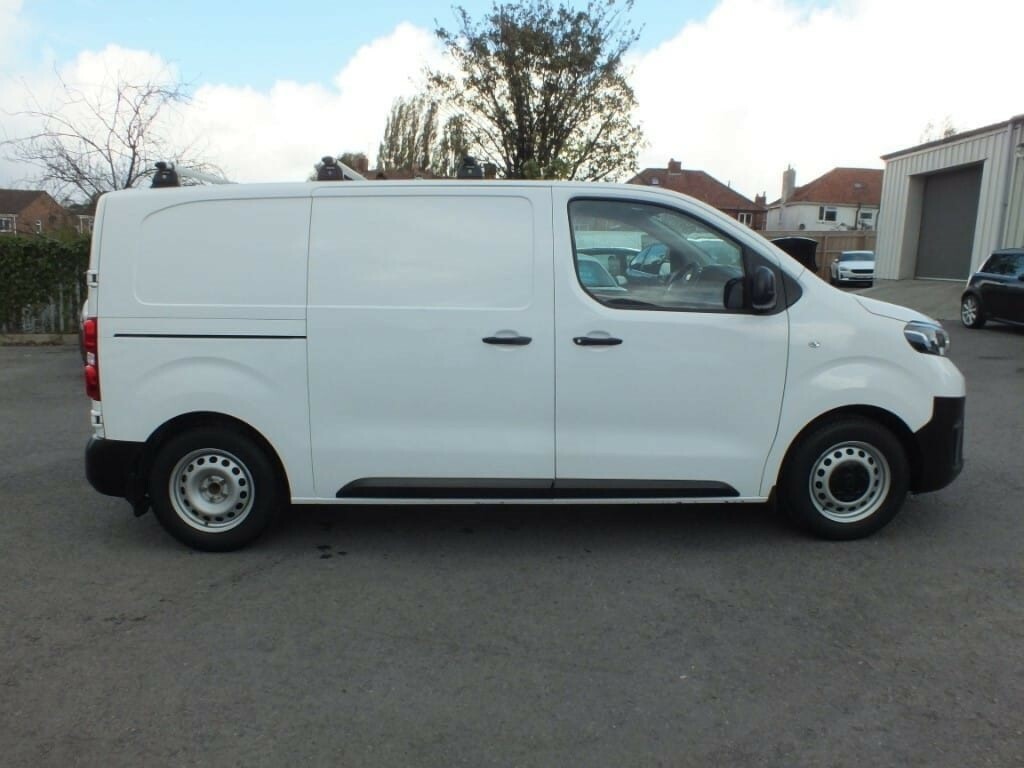 Toyota PROACE Proace Active White #1