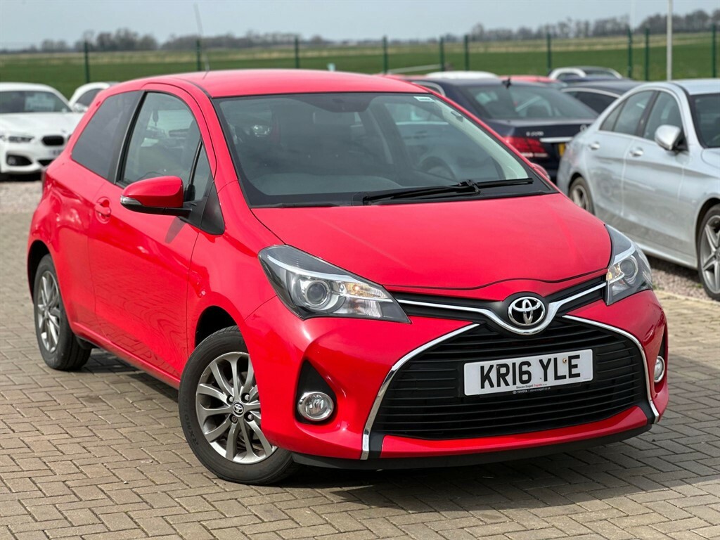 Compare Toyota Yaris Yaris Icon Vvt-i KR16YLE Red
