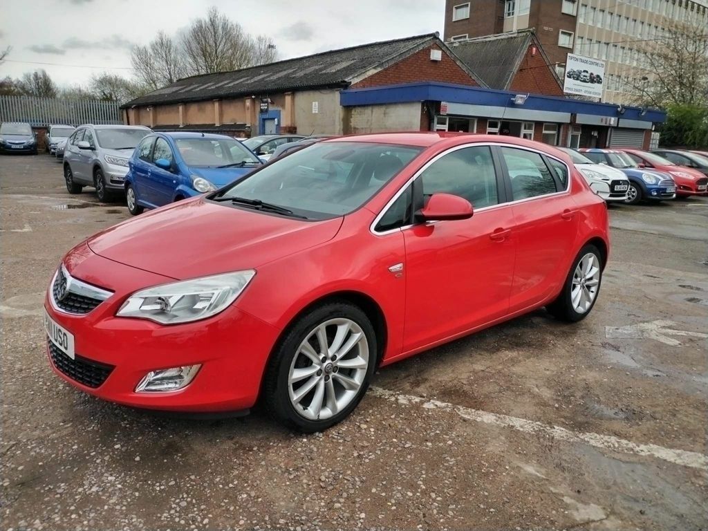 Compare Vauxhall Astra Astra Elite T KW11USO Red