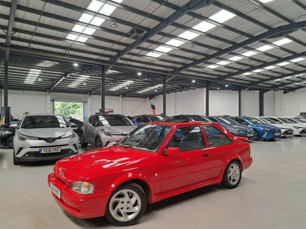 Compare Ford Escort 1.6 Turbo Rs G314YYT Red